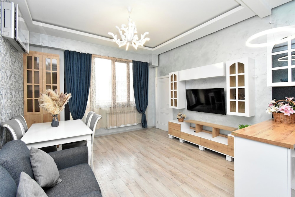 Teryan street apartment on 5 floor