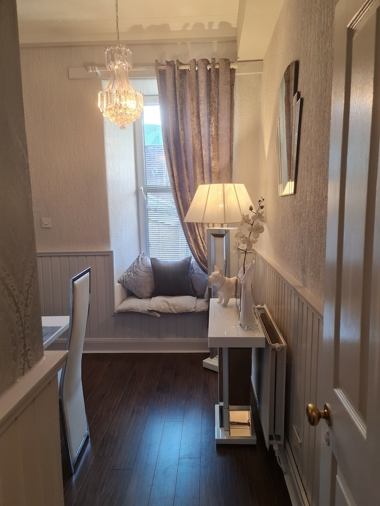 Robert The Bruce Apartment