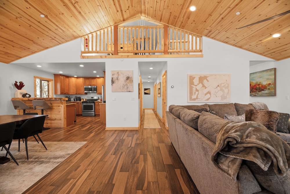 Acorn Cabin