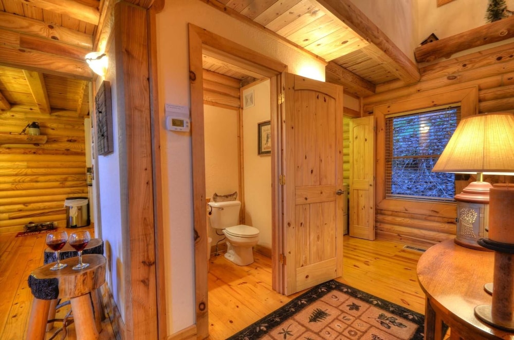 Nantahala Riverside 3 Bedroom Cabin by RedAwning view 2