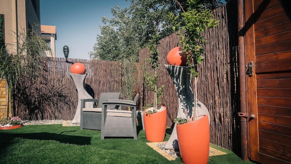 Luxurious Self-catering Apartment in Benoni With Private Entrance