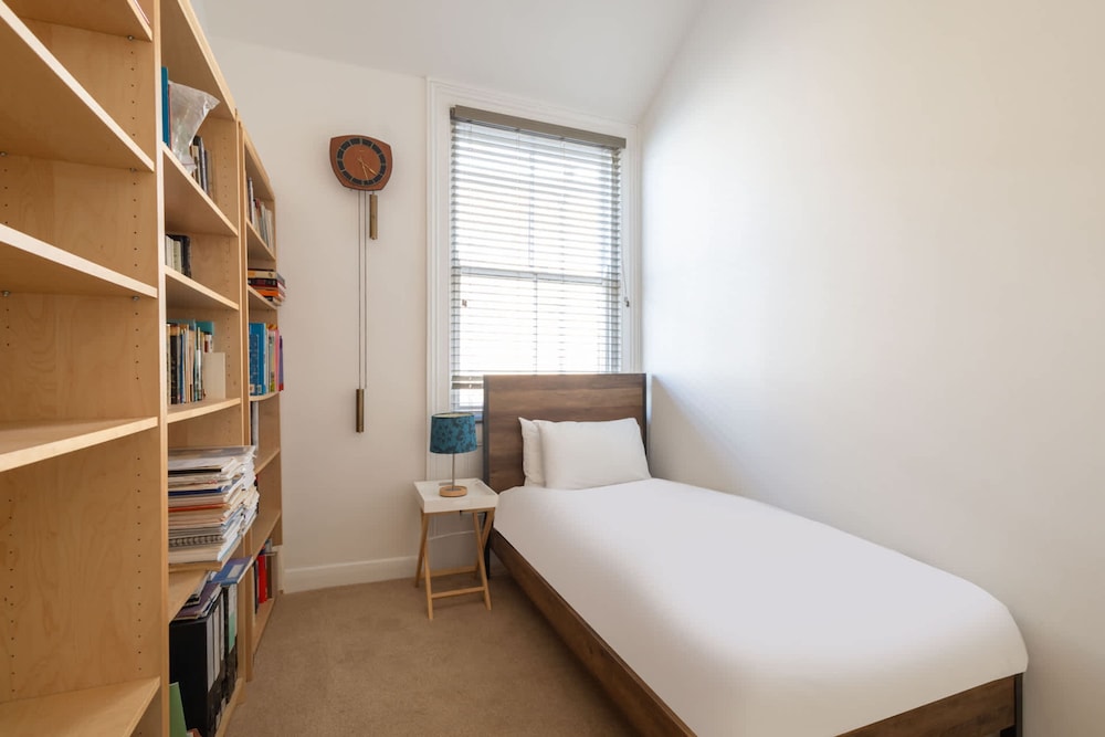 Host Stay Chatsworth Court Apartment