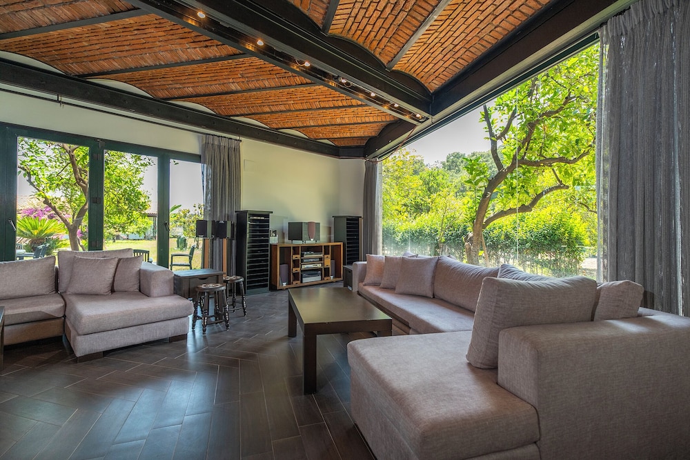 Cottage House - Adult Only