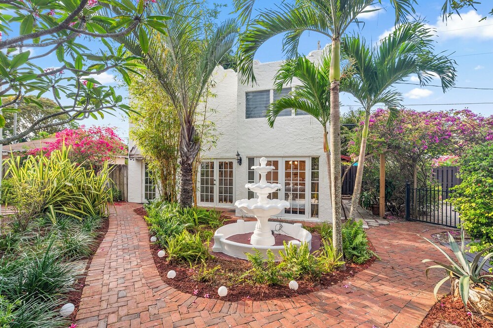 2 Mansions with Pool in West Palm Beach