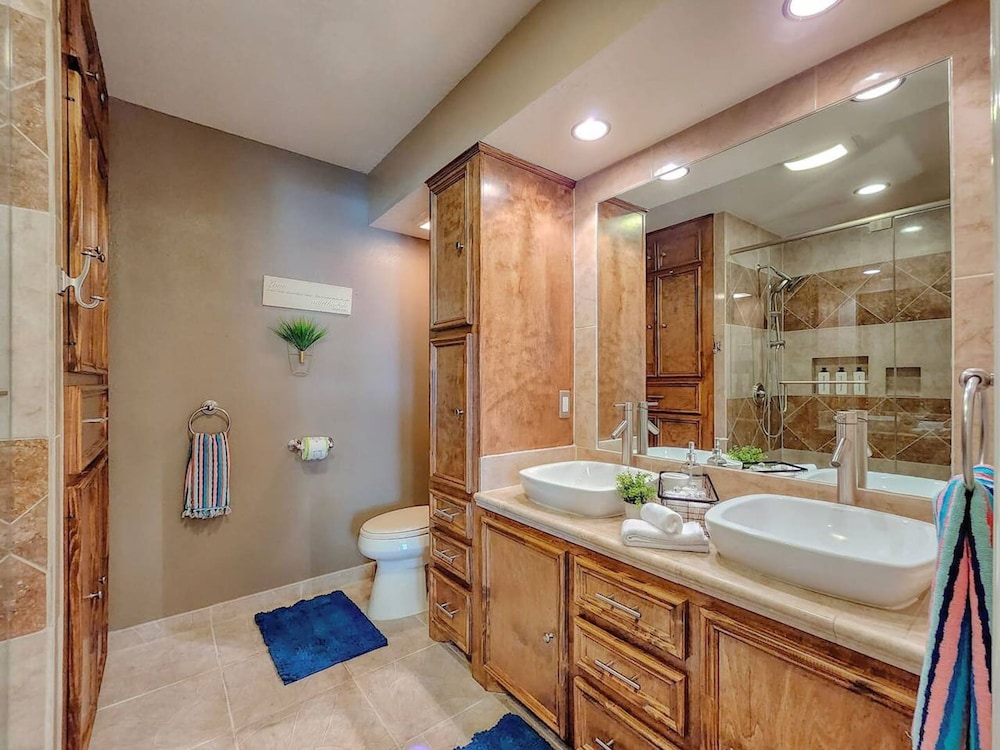 Katy Oasis w Game Room