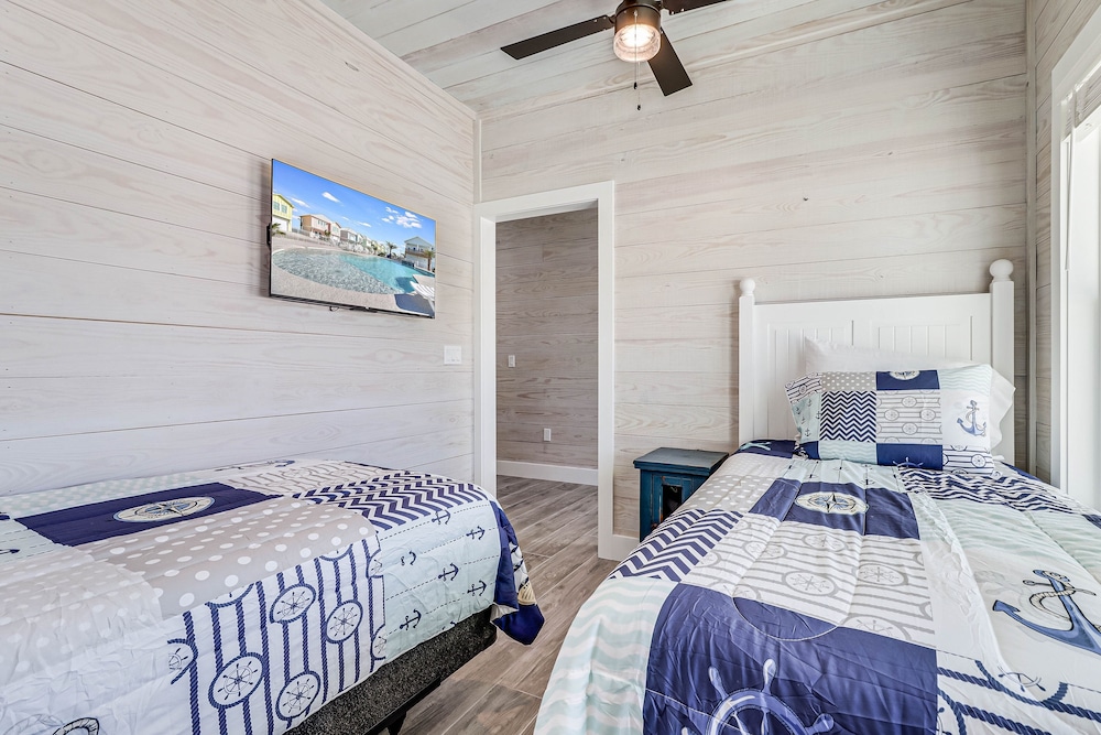 Ahoy Matey Sp151 4 Bedroom Home by RedAwning view 3