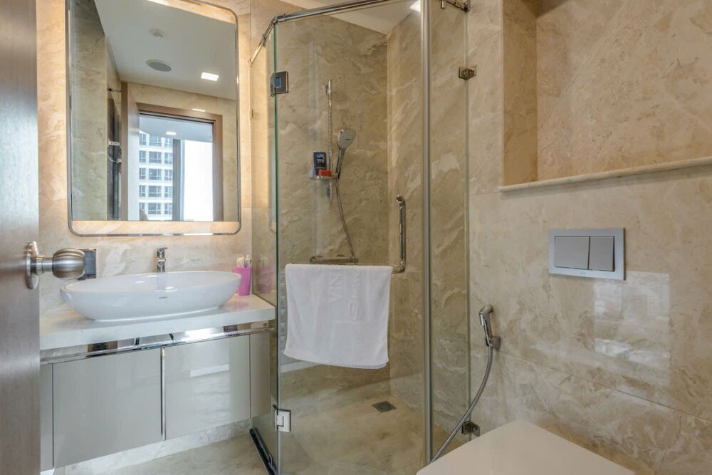 The Aquamarine Landmark Suites - Poolside Access at L4B