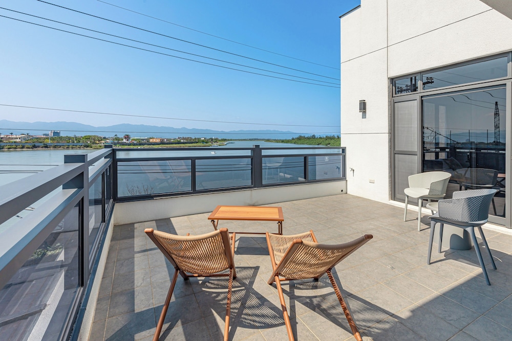 Between River and Sea