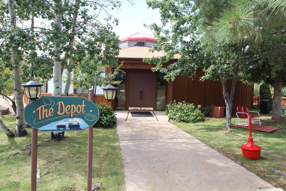 Roundhouse Resort