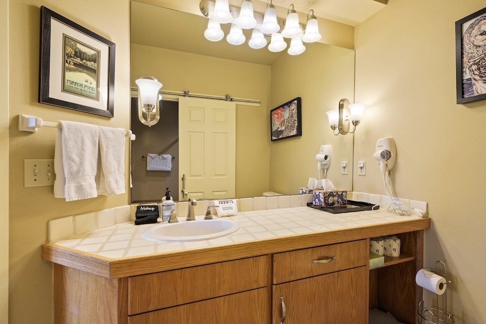 River Ridge 323ab 2 Bedroom Home