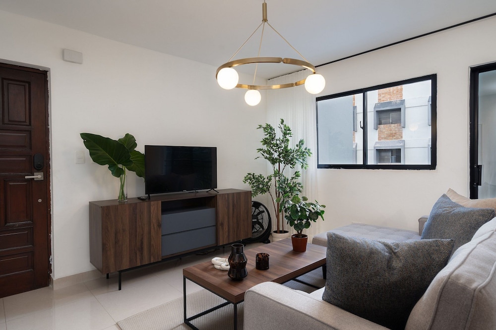 Plaza Colonial Residence By YellowKey