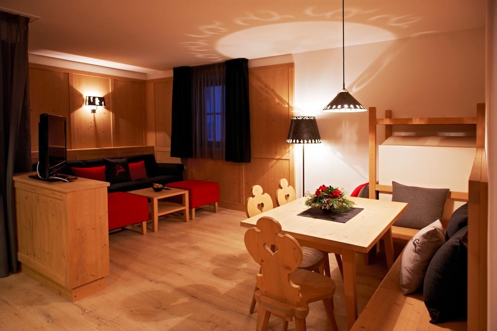 Zin Senfter Residence