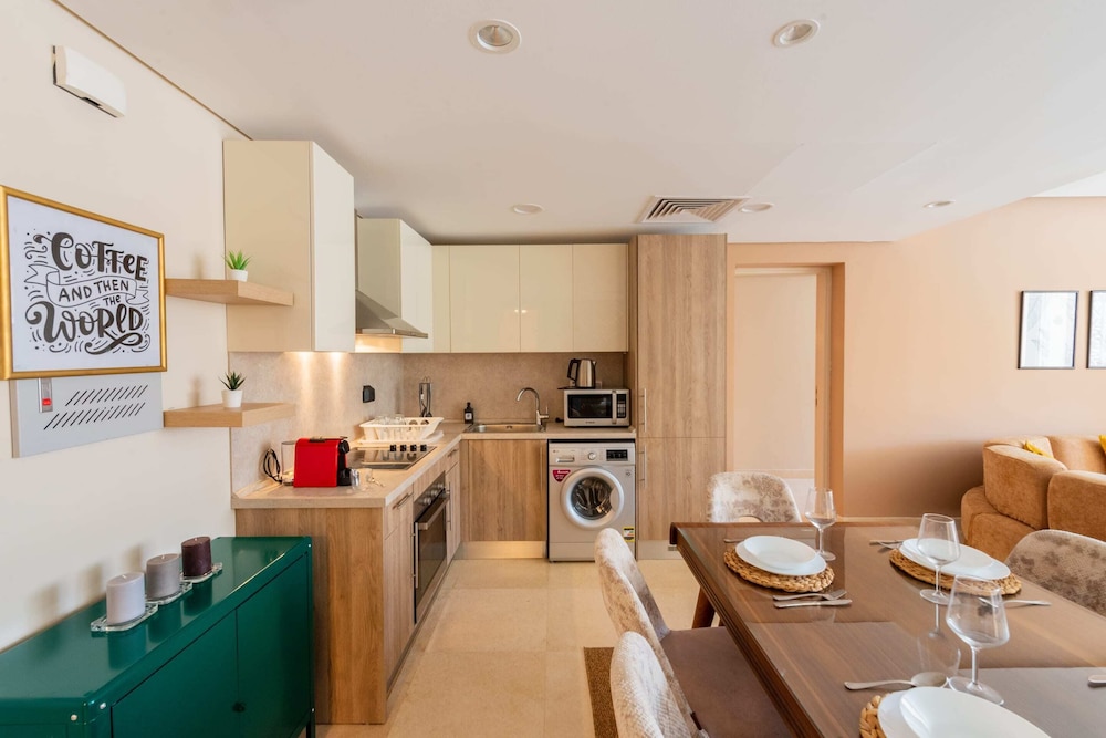 Xuru Stays I Homestyle 3BR Penthouse Pool & Beach View