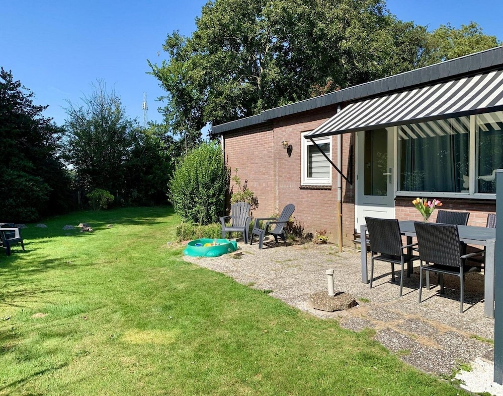Sunny Garden Retreat Bungalow