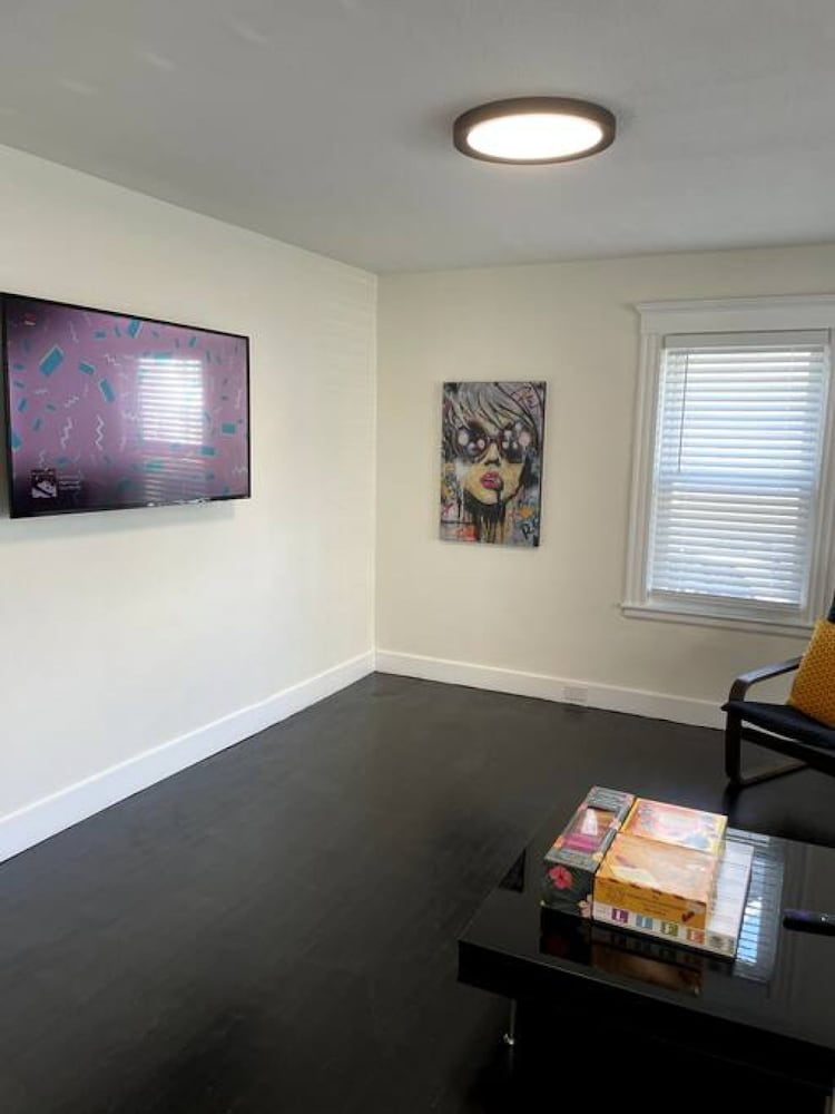 Modern Two Bedroom Condo - Near Boston