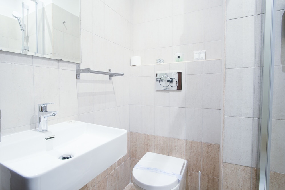 Rometobe Rooms & Hospitality
