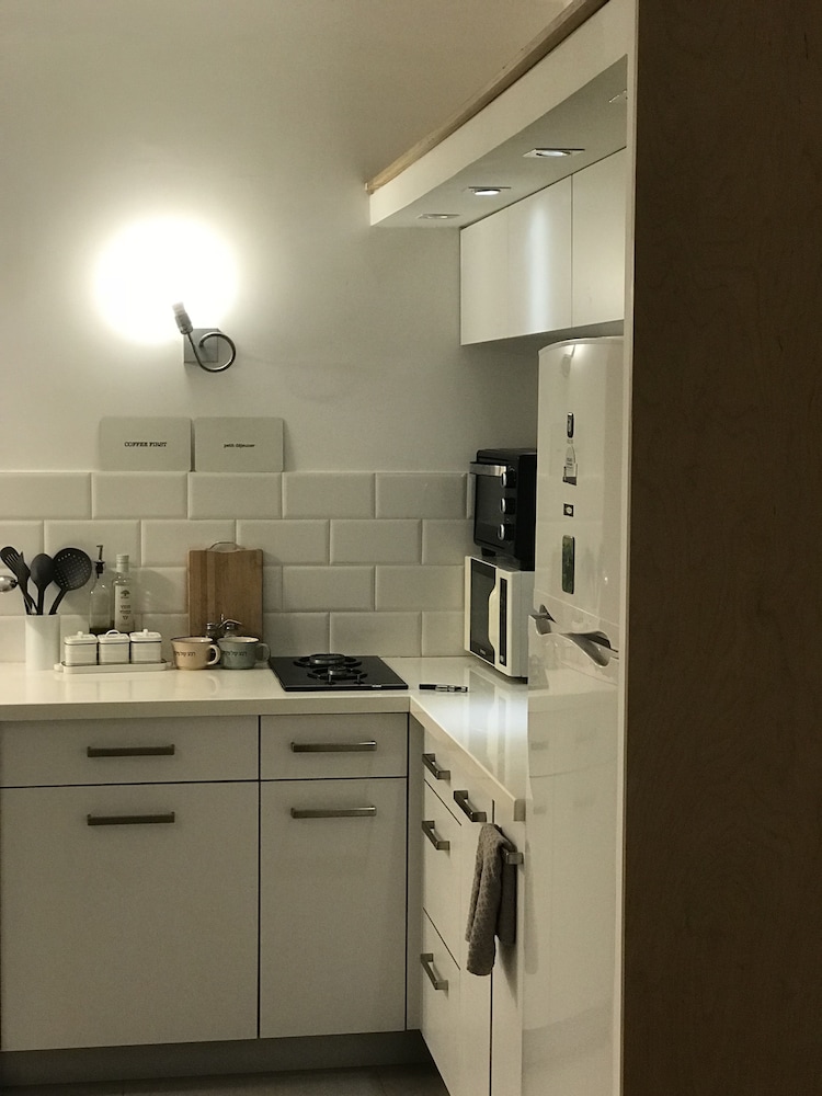 2Rooms Perfect Location 1Min to Beach