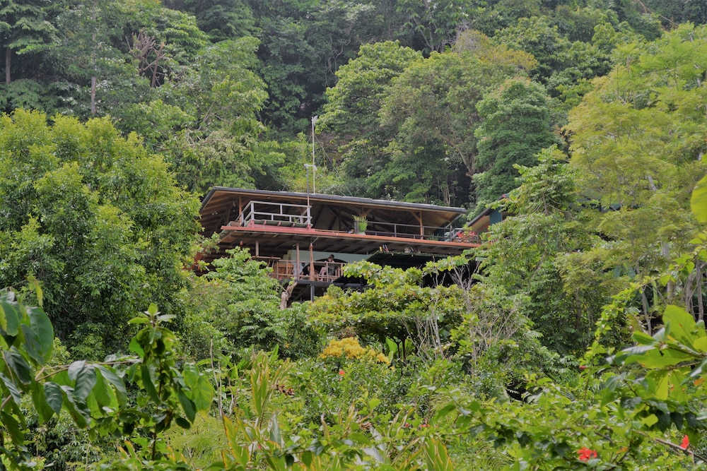 The Lookout Inn Lodge