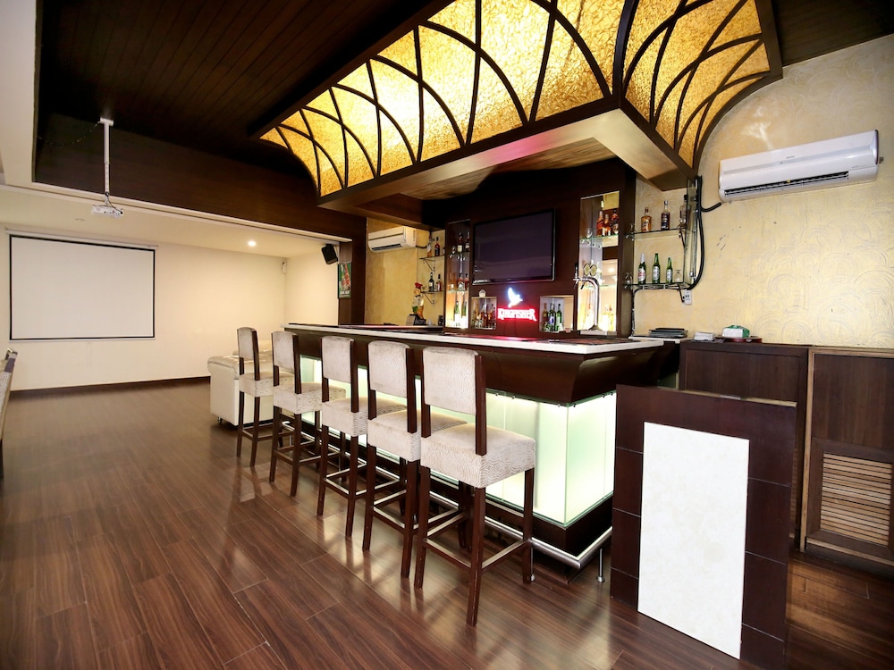 OYO 12989 White Diamond Hotel