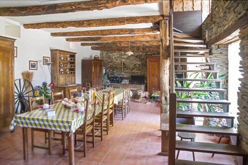 Chambres d'Hotes La Ferme de Bizoin view 3
