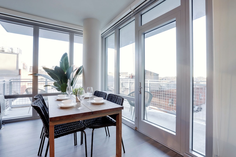 Stylish Apartment Steps from the Metro