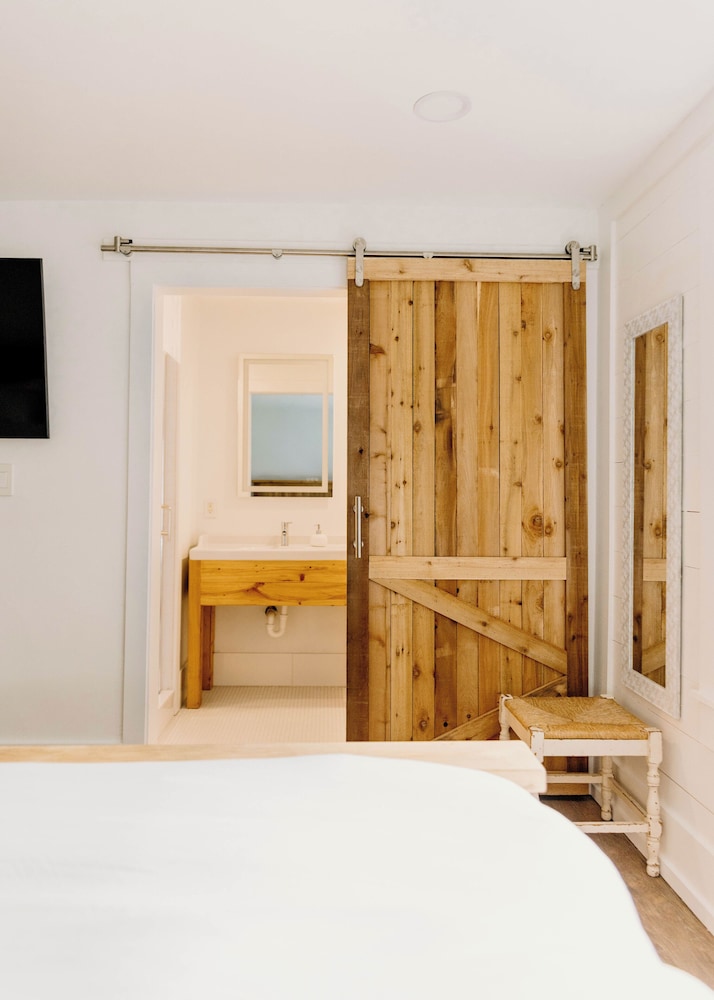 The Hotel Henry
