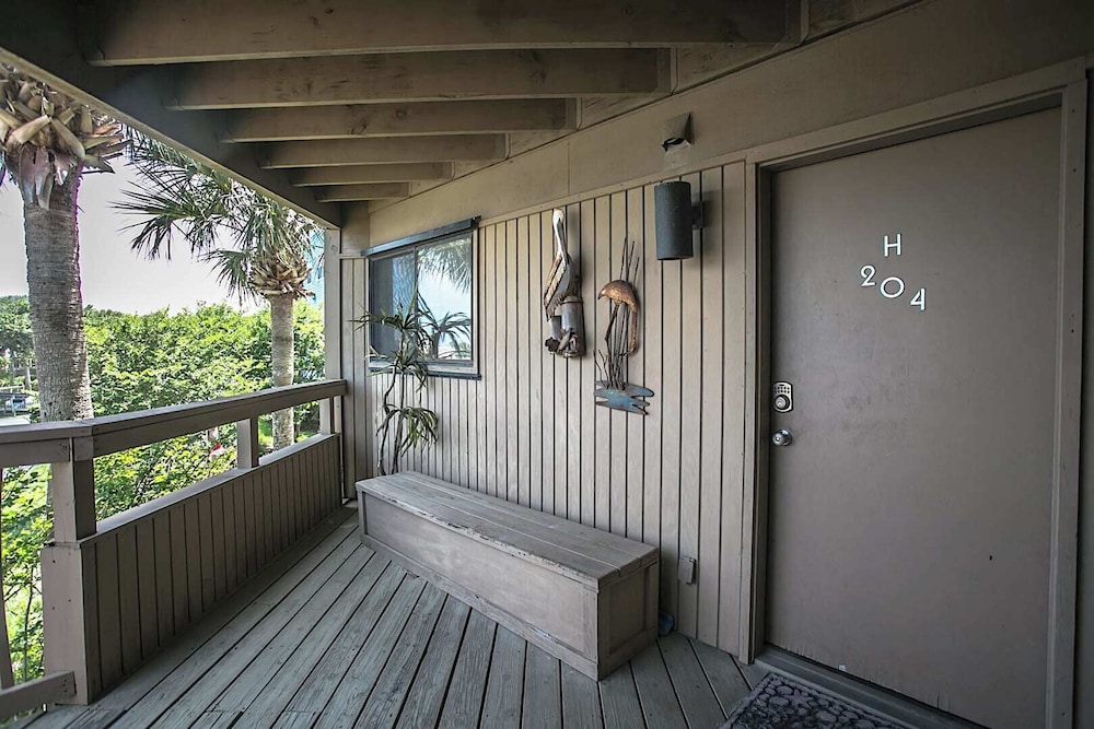 Unwind at St Augustine's Beachfront Oasis