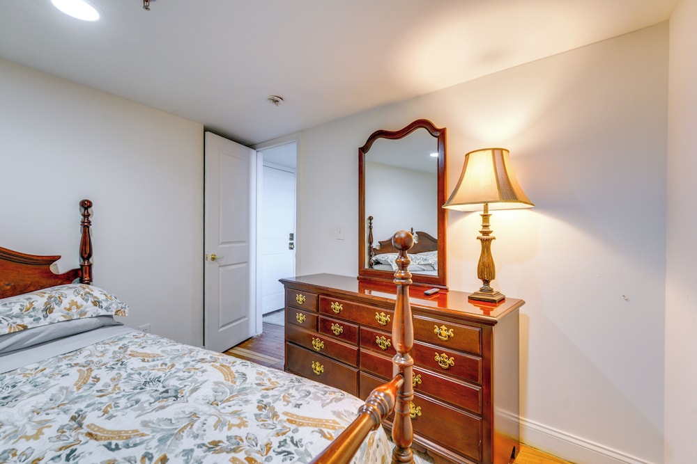 Steps to Riverwalk! City-view Condo in Corktown