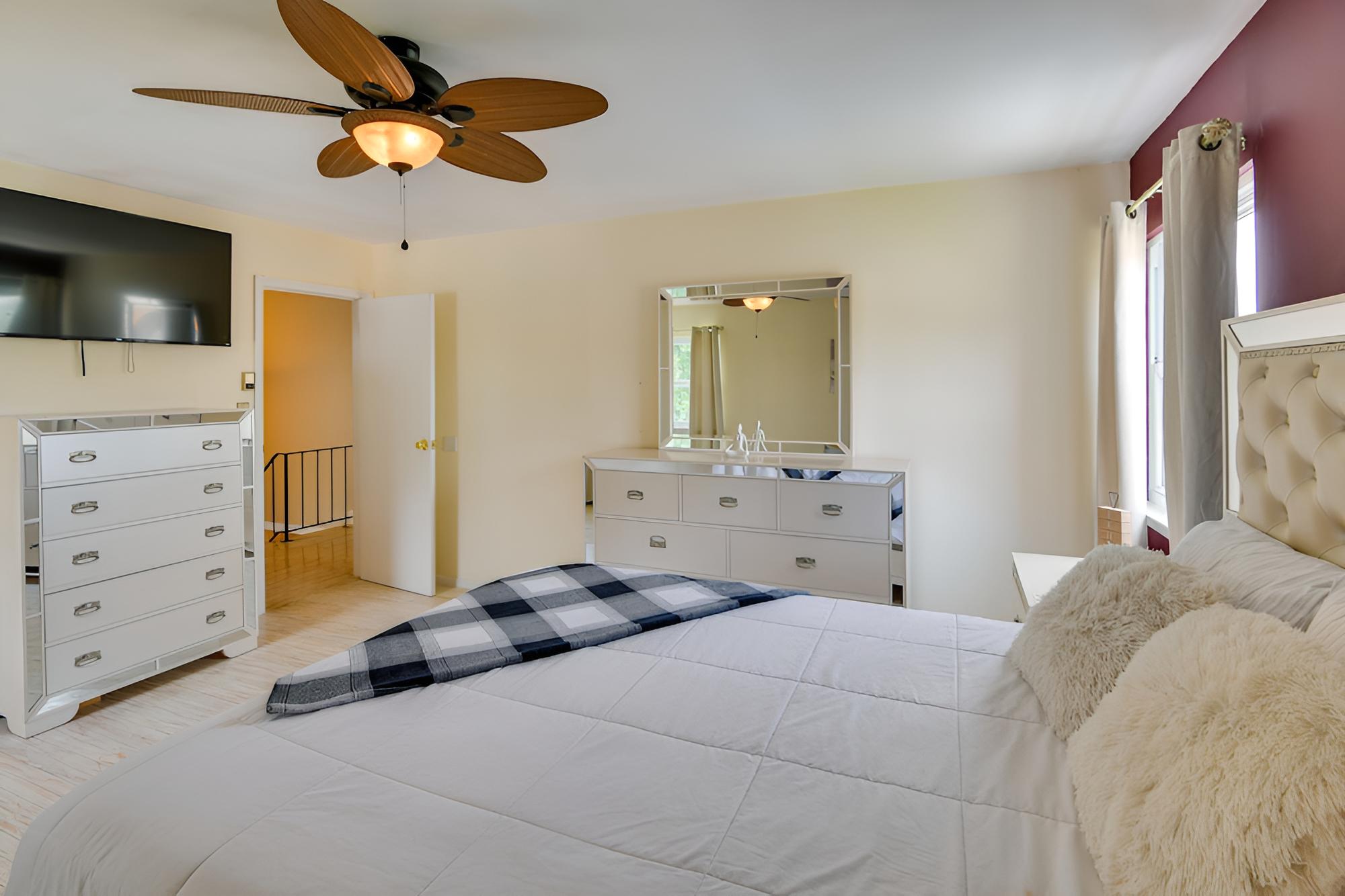Medford Home w/ Pool, Near Golf Courses! view 3