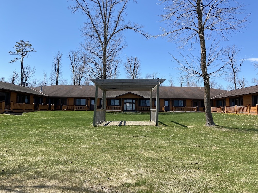 Horseshoe Bay Lodge