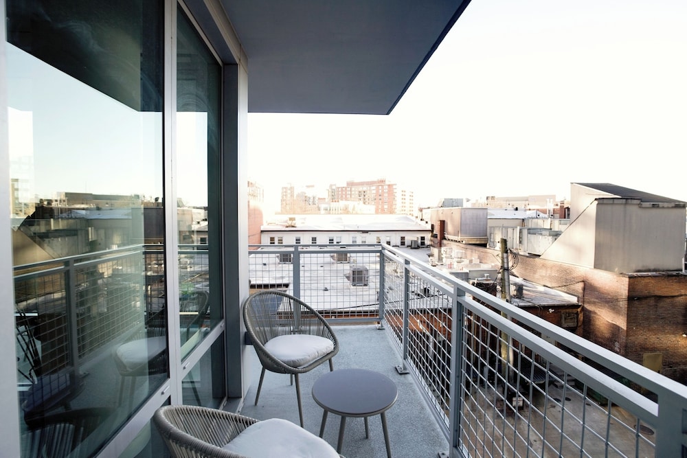 Stylish Apartment Steps from the Metro
