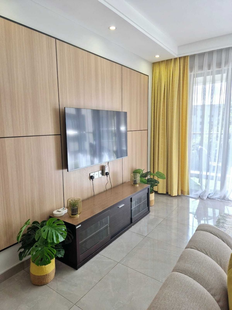 Lux suites 108 Riverside Apartments