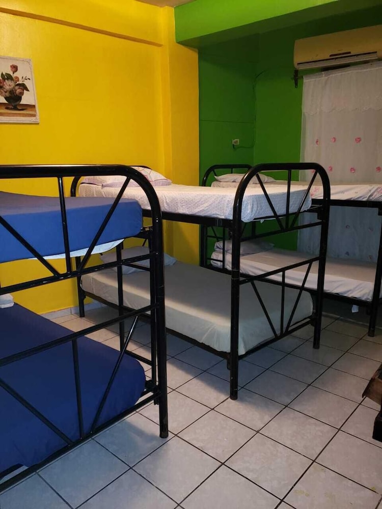 Hostal Guacamayos