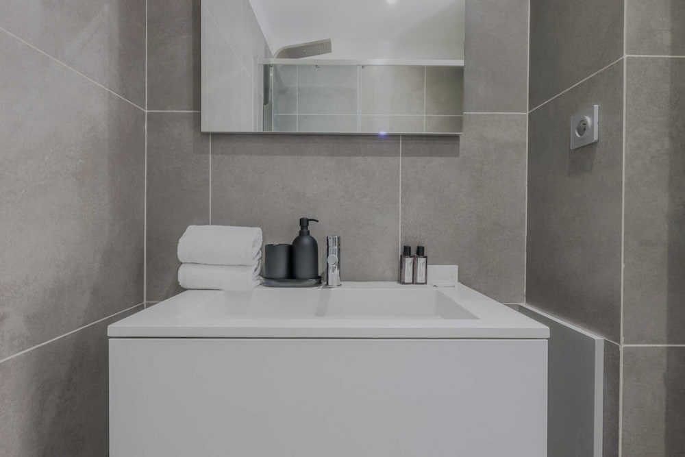 Spacious Apartment - 5br/12p - Chaillot