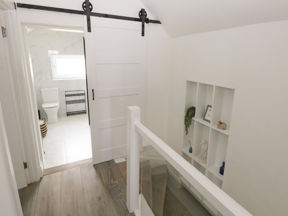2 Salt Cottage
