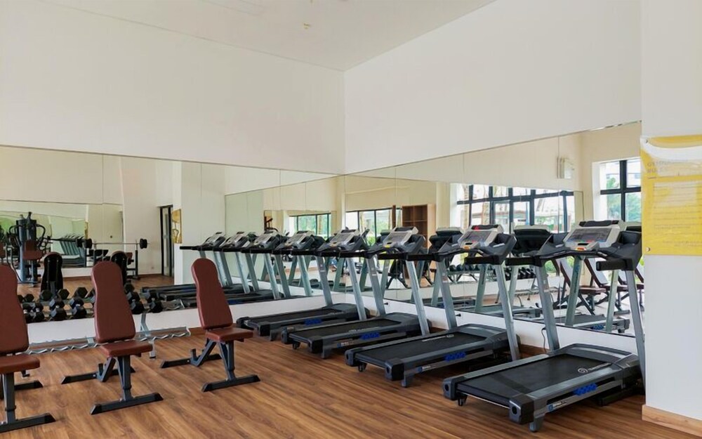 Modern Look And Homey Studio At Apartment Sky House Bsd