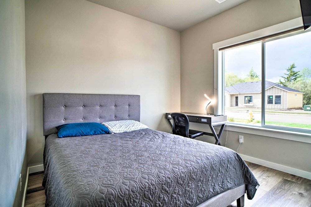Medford Vacations - Modern Medford Escape 3 Mi to Downtown! - Property Image 20
