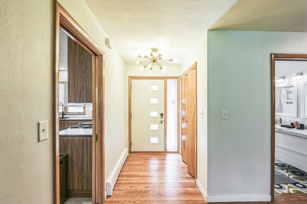 Iowa City 4br Backyard Walk To Stadium 4 Bedroom Home