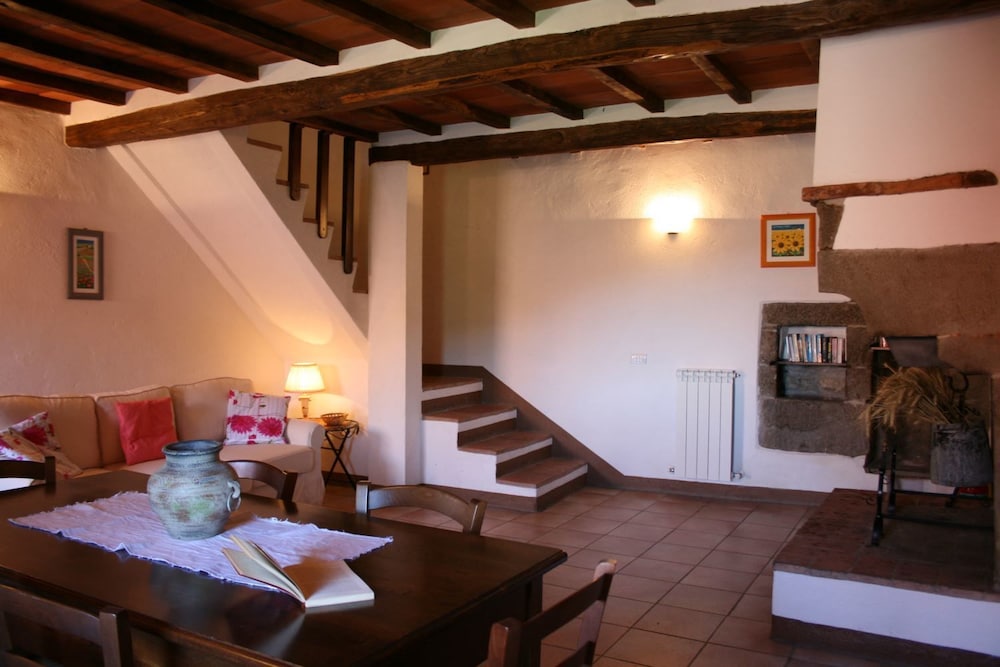 Cortona Vacations - Stunning private villa with private pool, WIFI, TV, pets allowed and parking, close to Cortona - Property Image 15