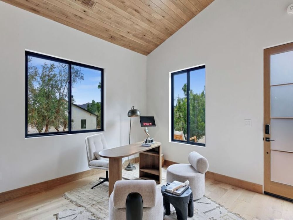 Lechusa - Secluded Creative Compound: Luxury 2-acre Estate w/ Studio & Pool