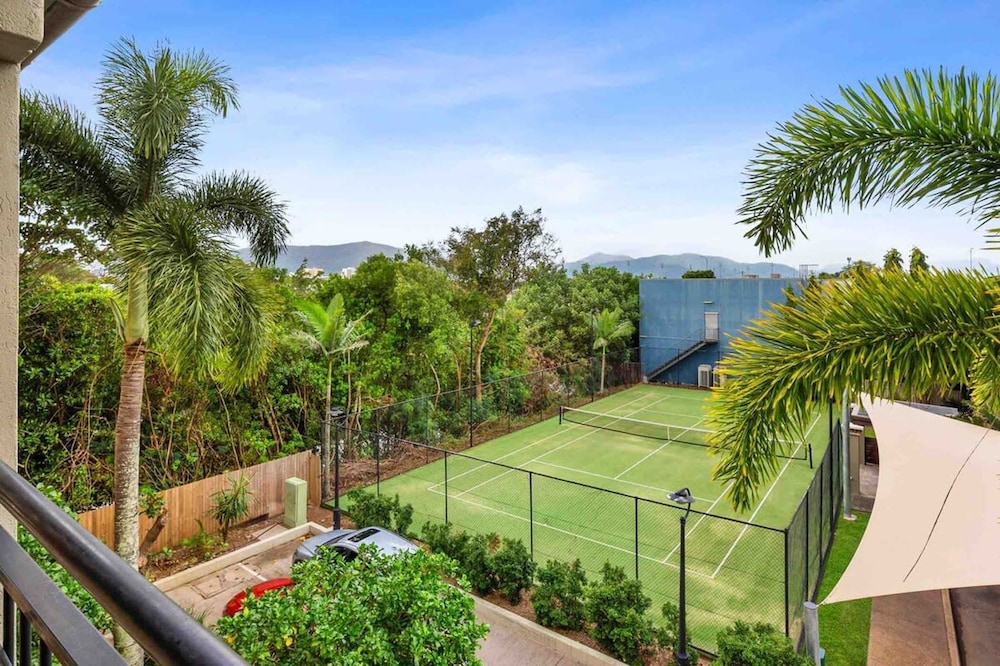 Tropical Paradise Cairns - 9 Pools Gym BBQ