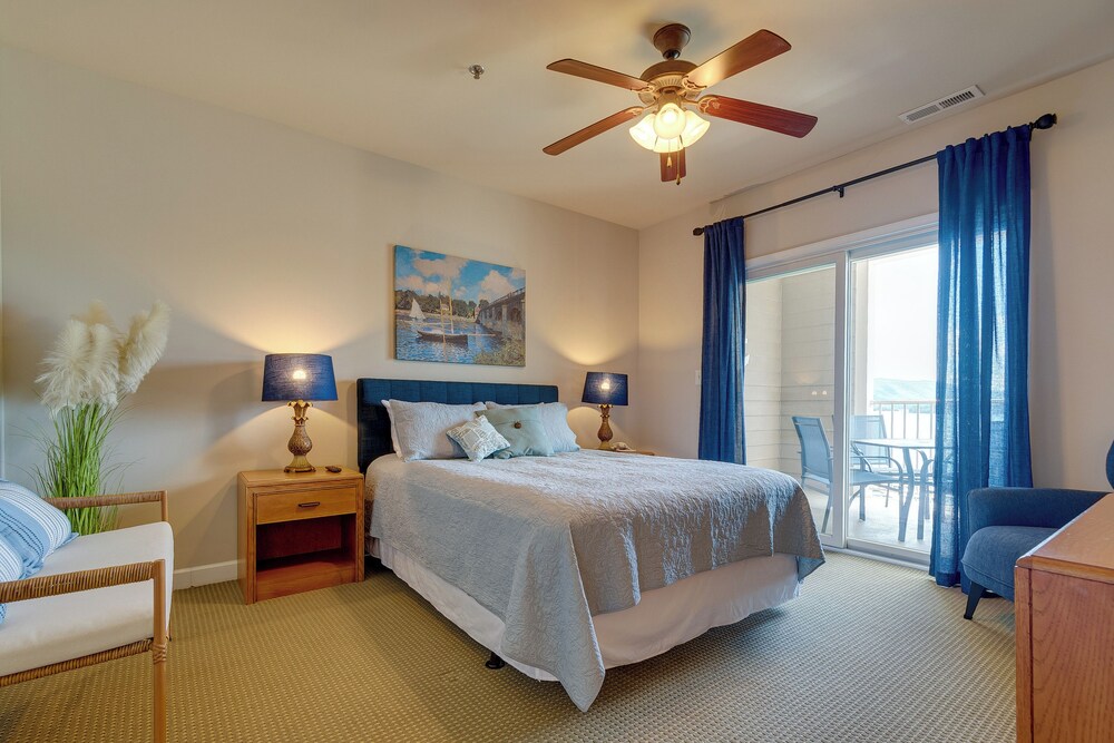Community Pools & Beach: Smith Mountain Lake Condo