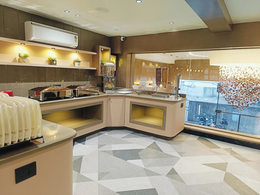 Hotel Maskan Surat
