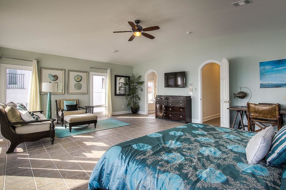 Vista Bella del Mar 5 Bedroom Holiday Home by Five Star Properties