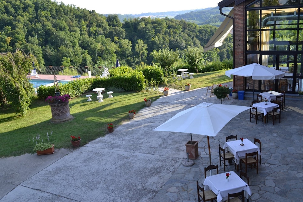 TENUTA MONVILLONE COUNTRY HOUSE & RESTAURANT view 3