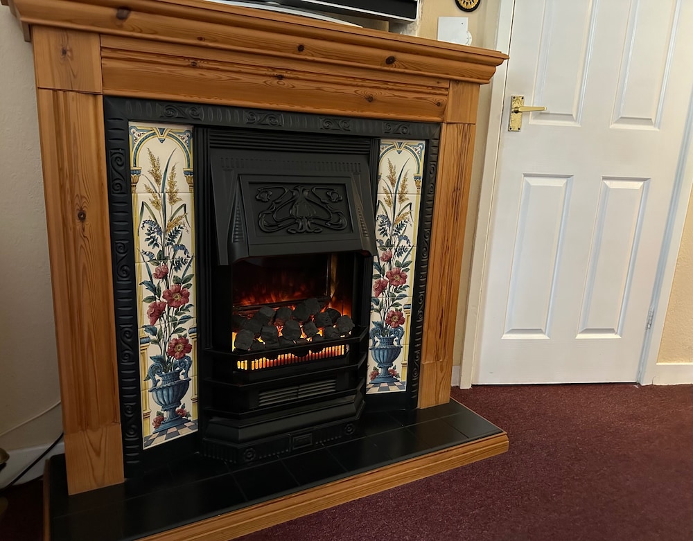 Llanidloes - Sleeps 7 - Parking - Pet Friendly