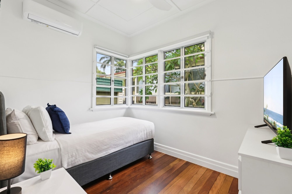 Spacious 3-bed Home in Morningside With Backyard