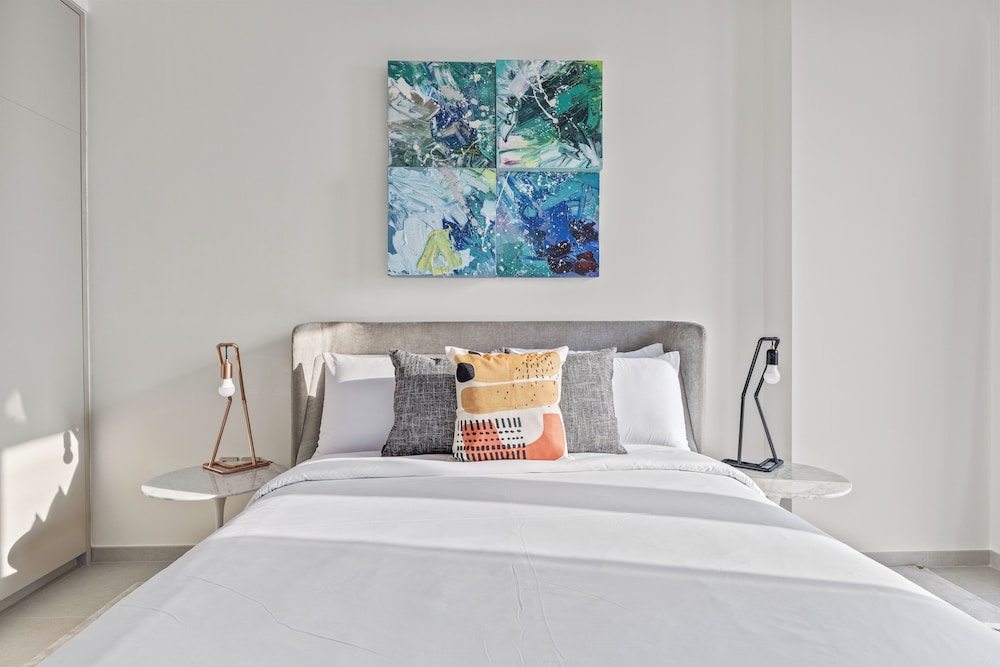 Luxury City Stay Near Mall and Pool