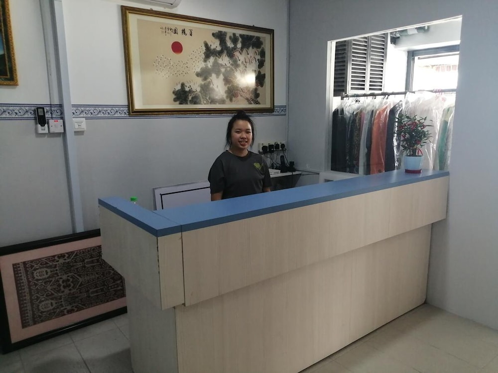 Single Bed in Mixed Dormitory Room With Ac in Kuching photo 1