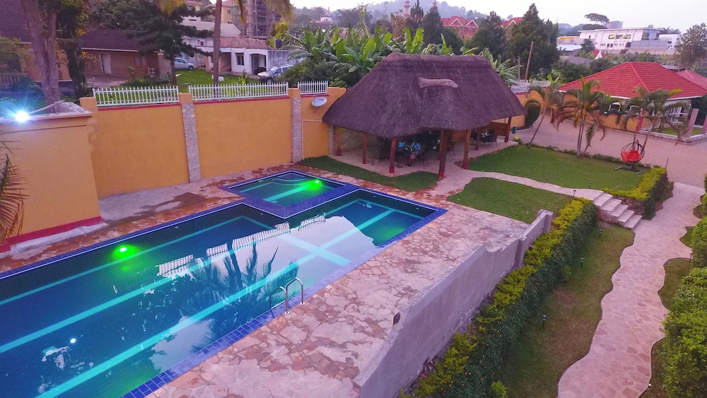 Lucian Cottages